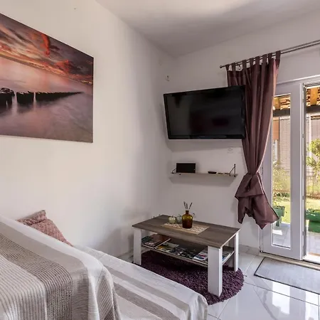 2 * Kaštela